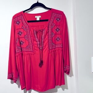 Lucky Brand 100% Rayon Embroidered Flowy Top, Size Medium. Very flattering style